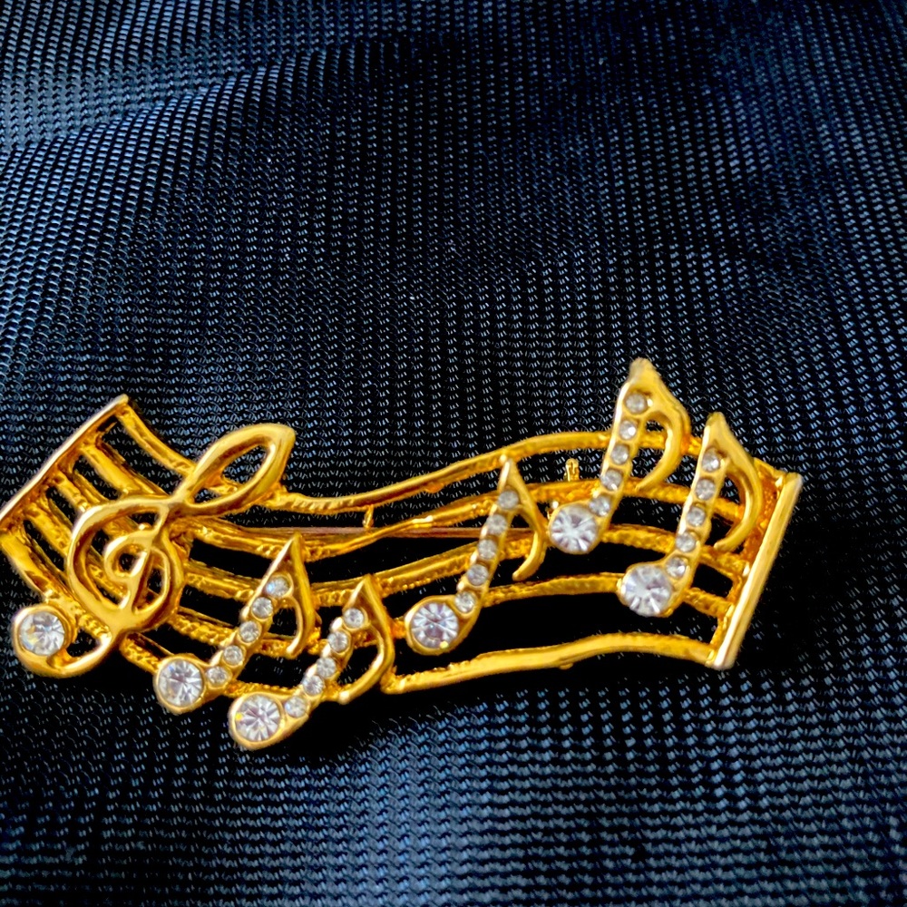Lady’s brooch